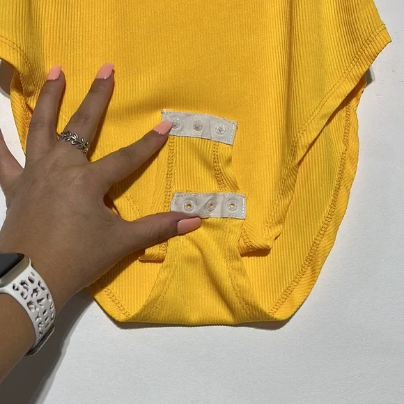 Shein Yellow Ruffle Ribbed Bodysuit Size M - Picture 4 of 7